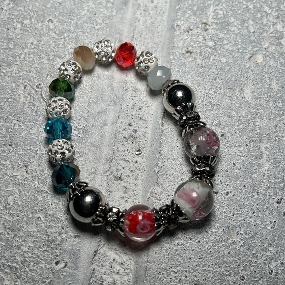 Multicolored and multi design stretch bracelet - Picture 2 of 5
